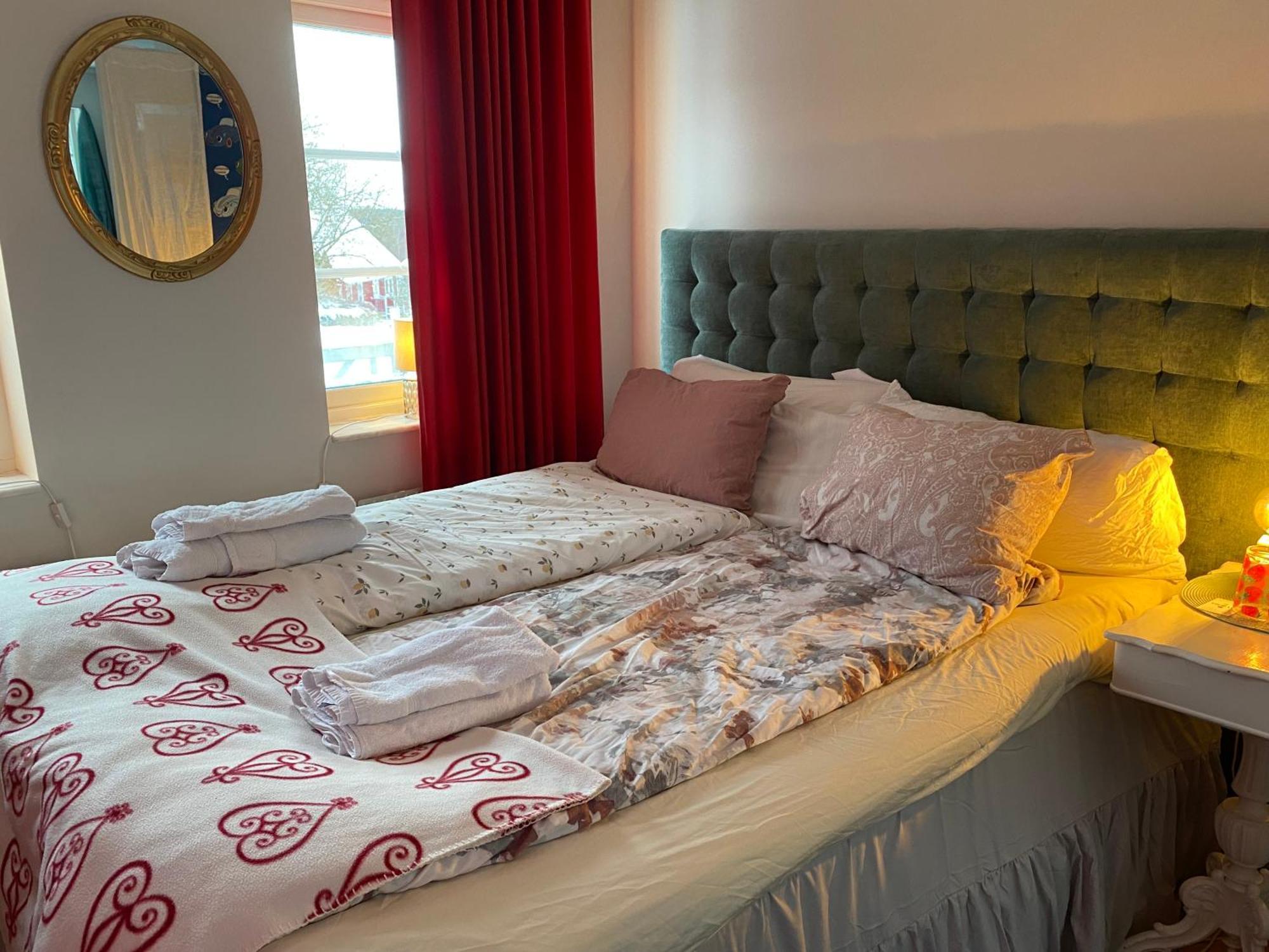 Hotel In Svalsaeter, Kallfors, Jaerna, Stockholm, 5 Min To Golf & 15 Min To Ytterjaerna Concerts Esterno foto